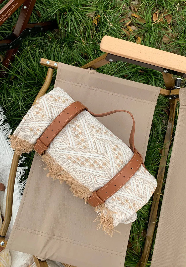 Knitted acrylic thickened checkerboard picnic mat with tassel edges and leather handle, khaki white colour, 130x180 cm
