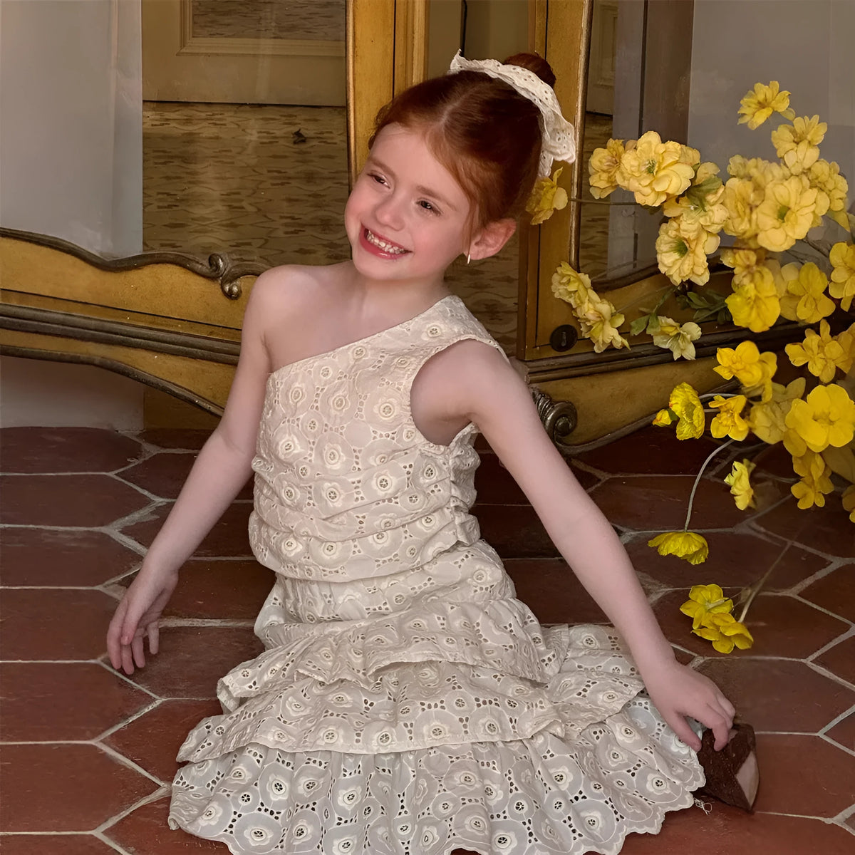 Girls' milky white cotton summer dress set with floral embroidery and oblique shoulder strap, sleeveless cake dress