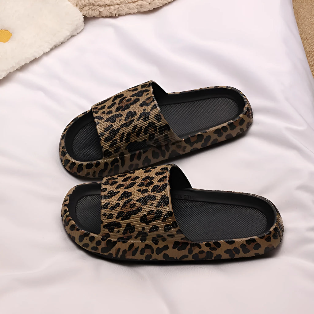 Women's leopard print slippers with thick EVA sole in Korean style fashion sandal design