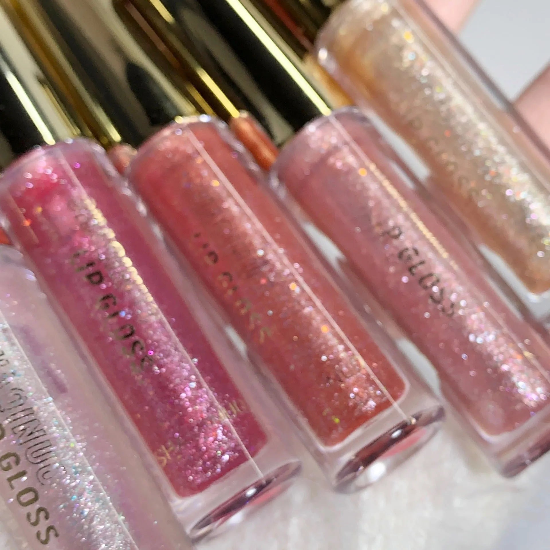 Moisturising flash lip gloss with water-light mirror finish in five colour options