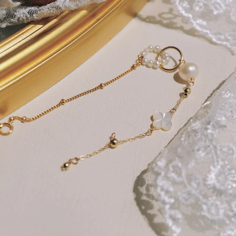 Women's natural pearl bracelet with freshwater pearls and 14k gold-plated fittings