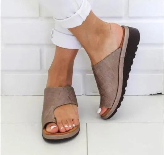 Women's summer flip flops with non-slip sole and 3-5cm mid heel, shown in black, gold, khaki, leopard, purple, silver, and yellow.