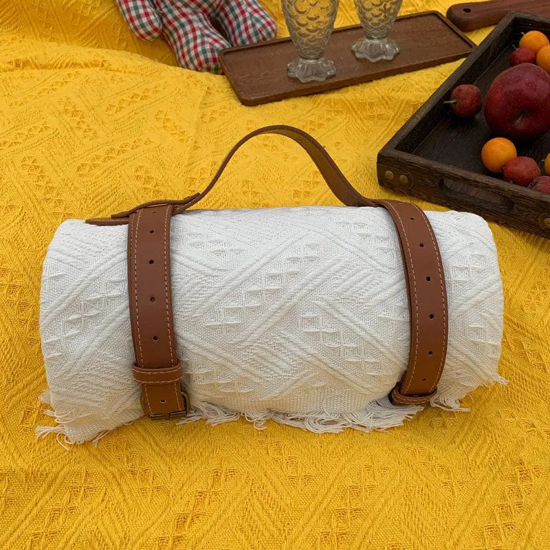 Knitted acrylic thickened checkerboard picnic mat with tassel edges and leather handle, khaki white colour, 130x180 cm