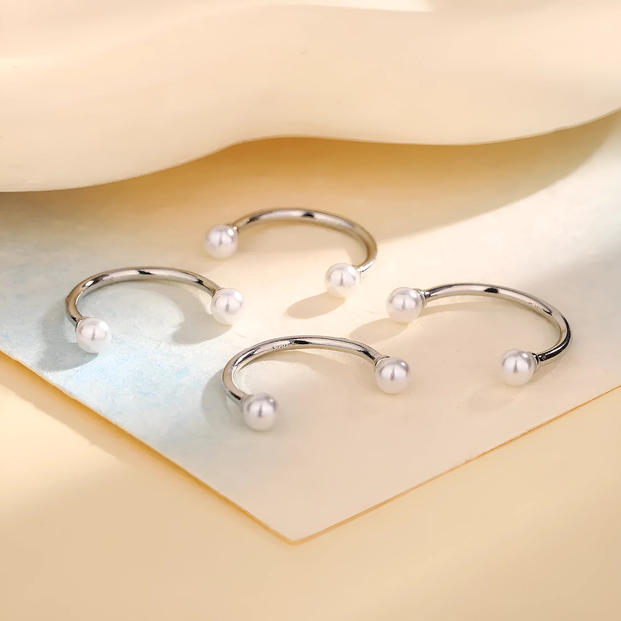 Smile Pearl Adjustable U-shaped Knuckle Tail Ring in white gold colour with pearl inlay on copper base