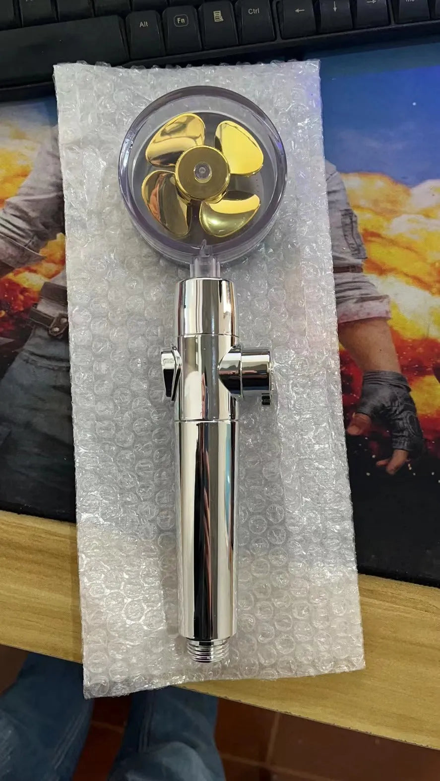 Turbo propeller shower head with 360-degree rainfall, one-key flow switch, and ABS body in five colours