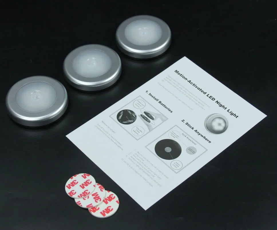 6LED motion sensor nightlight with strong magnet, white body, mounted on a ceiling corner, with motion detection arrows shown