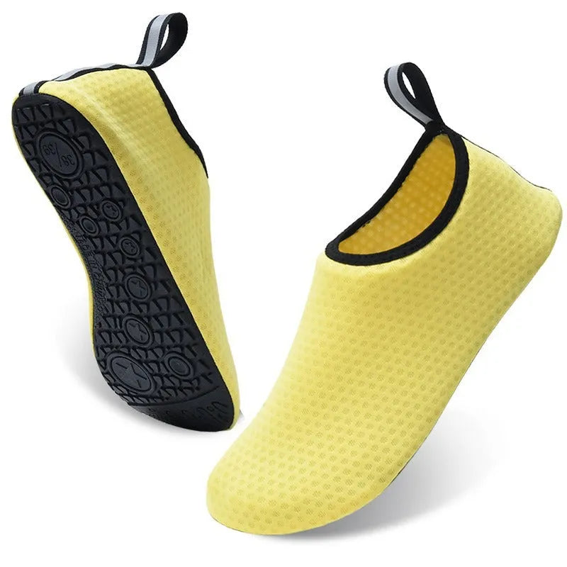A pair of low-top casual beach shoes with a mesh upper and a textured TPR sole, shown in a Snowflake Mesh pattern.