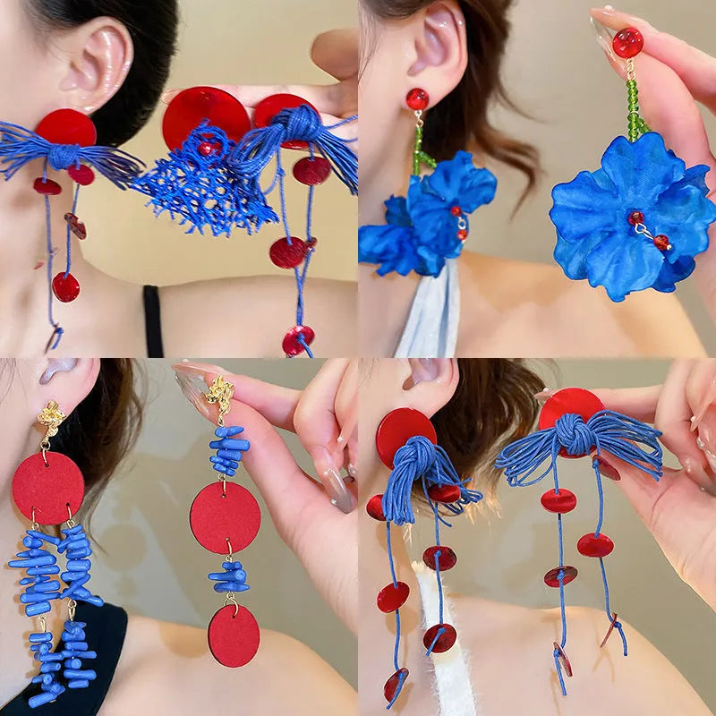Geometric women's earrings with blue resin flowers on cloth material in silver needle colour
