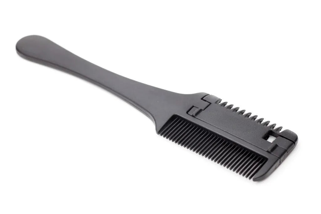 Razor comb for dogs and cats showing comb teeth and integrated trimming blade with packet of replacement blades.