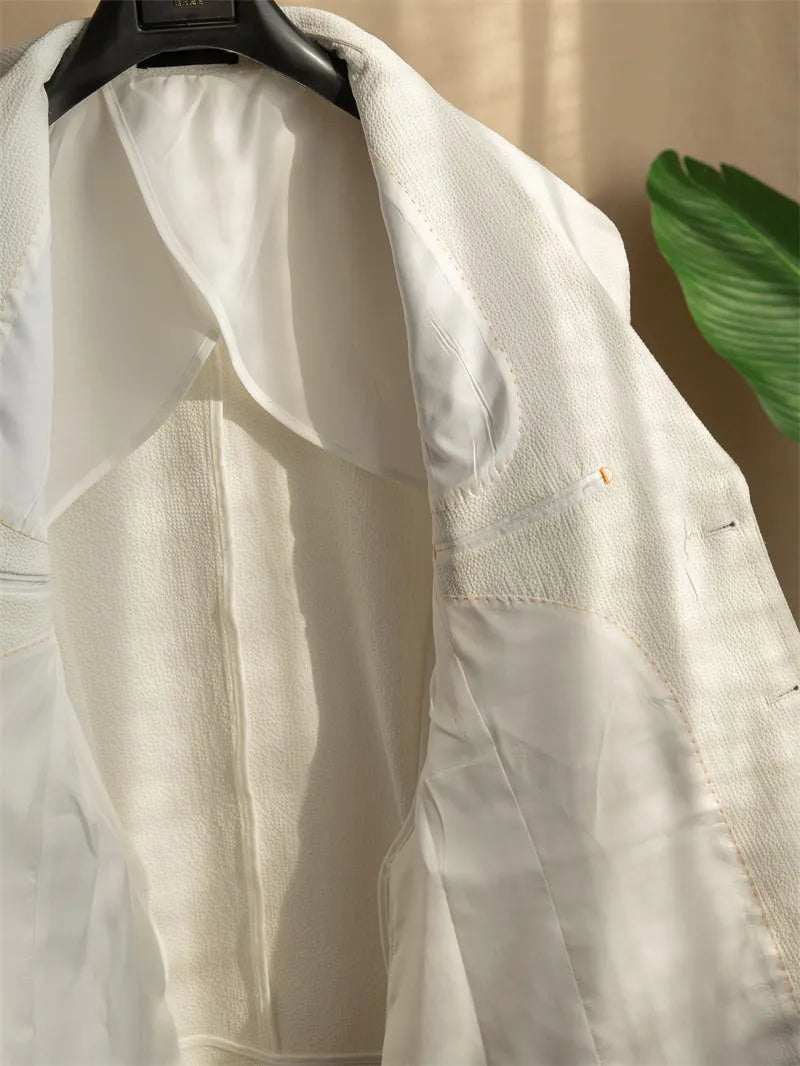Half-lined seersucker gun lapel jacket in white with double-breasted buttons and long sleeves