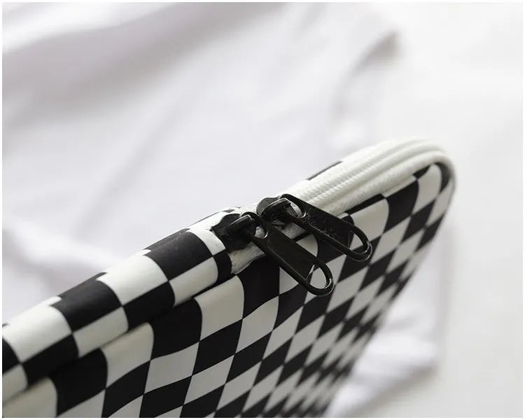 Checkerboard polyester laptop hand file bag in plaid colour, 14 inch size, with hand carry design