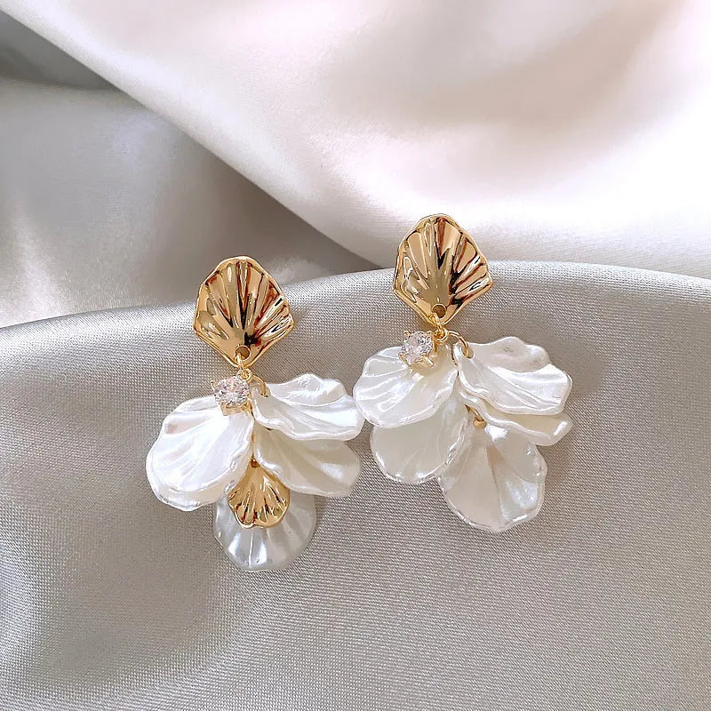 White shell flower stud earrings for women, retro butterfly and geometric design, one pair