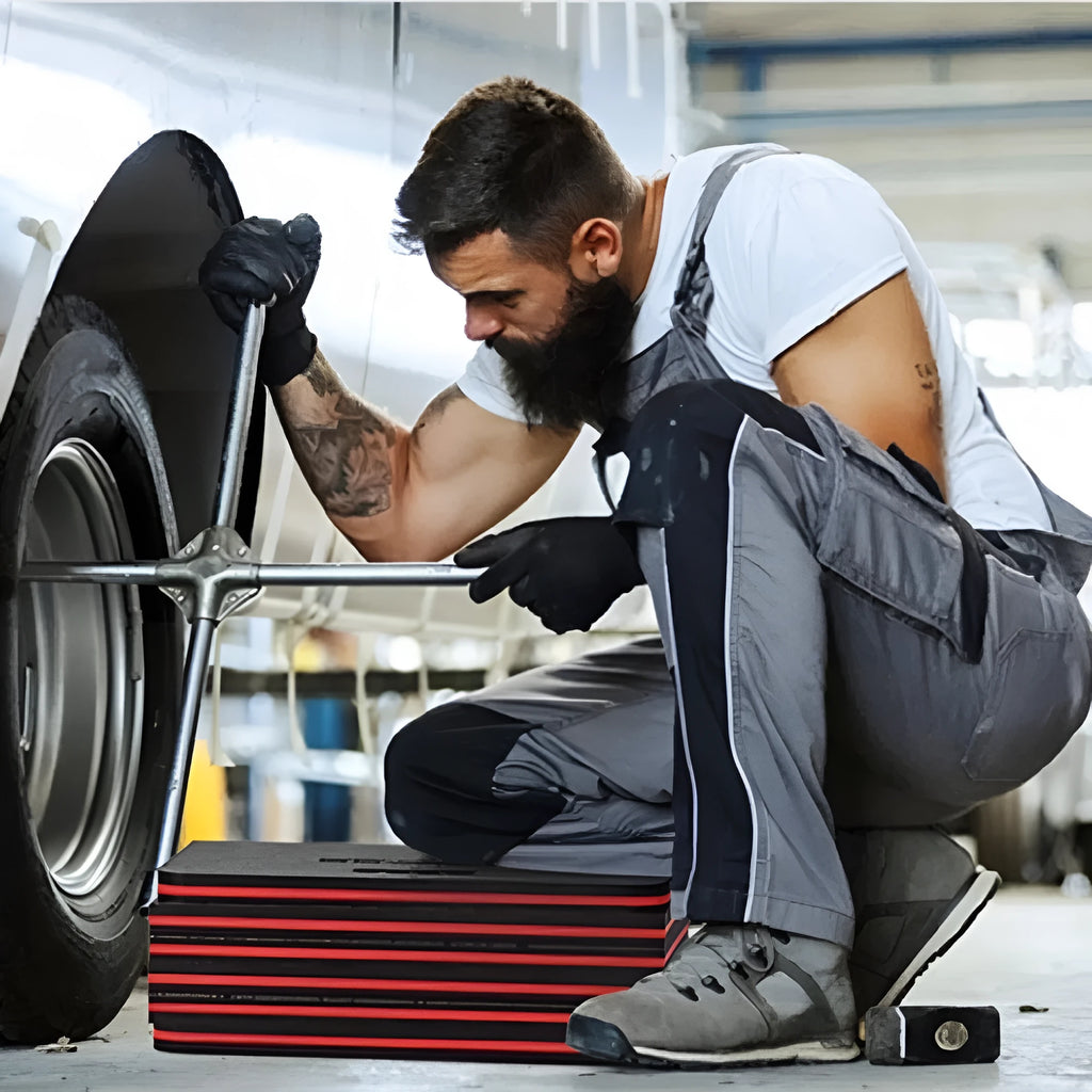 Folding EVA kneeling mat for car repair measuring 116 x 40 x 2.5 cm thickness