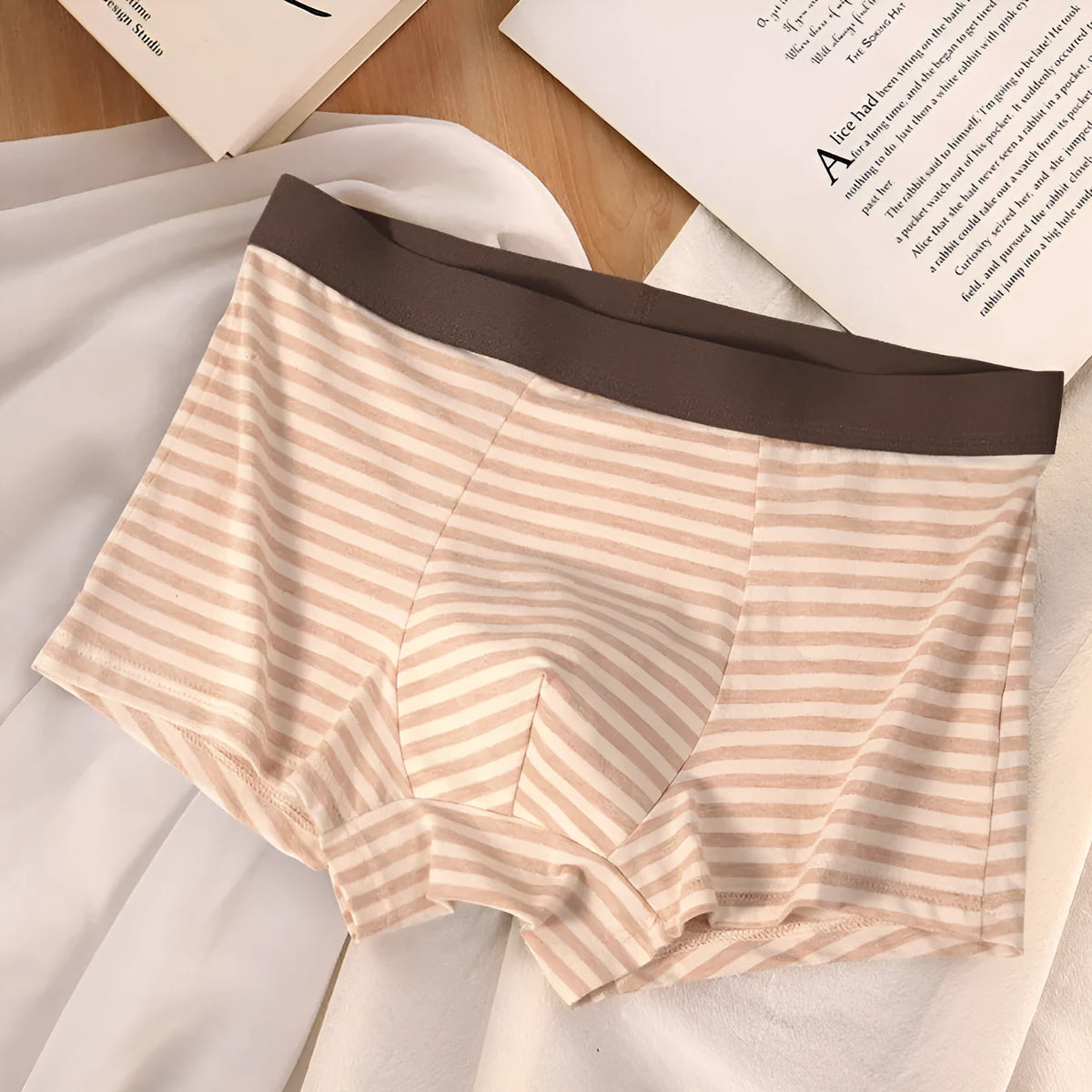 Men's mid-waist cotton boxer briefs with breathable mesh bottom crotch and non-printing coloured cotton fabric, sizes L-4XL.