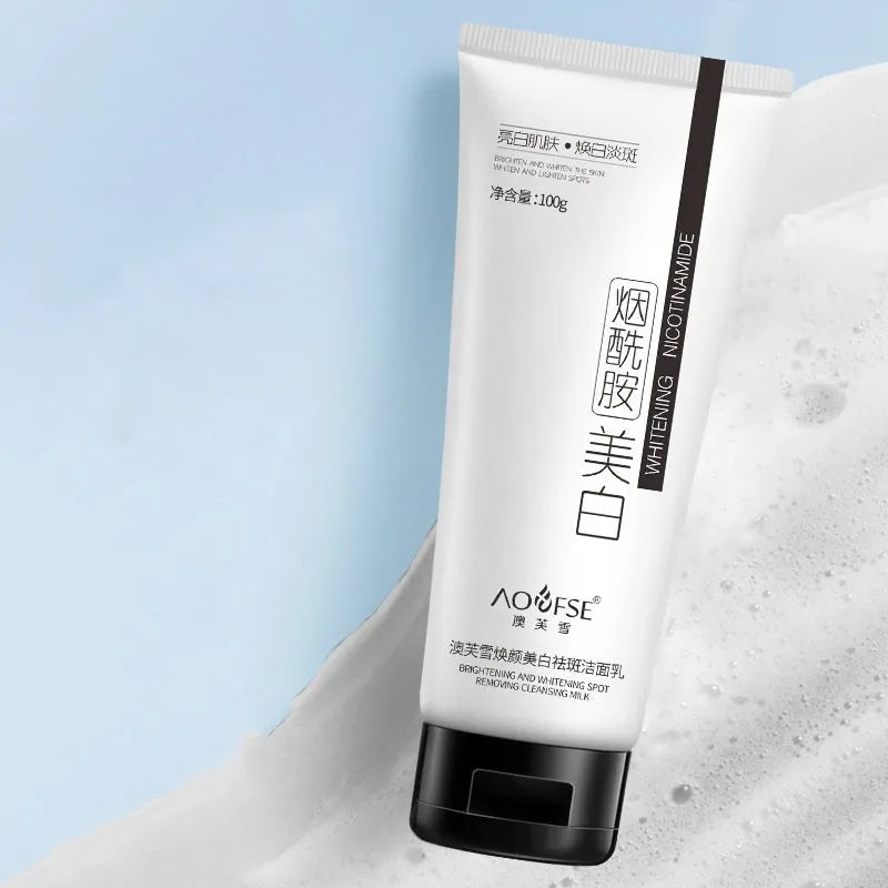 White packaged whitening freckle removing facial cleanser 100ml for universal daily use