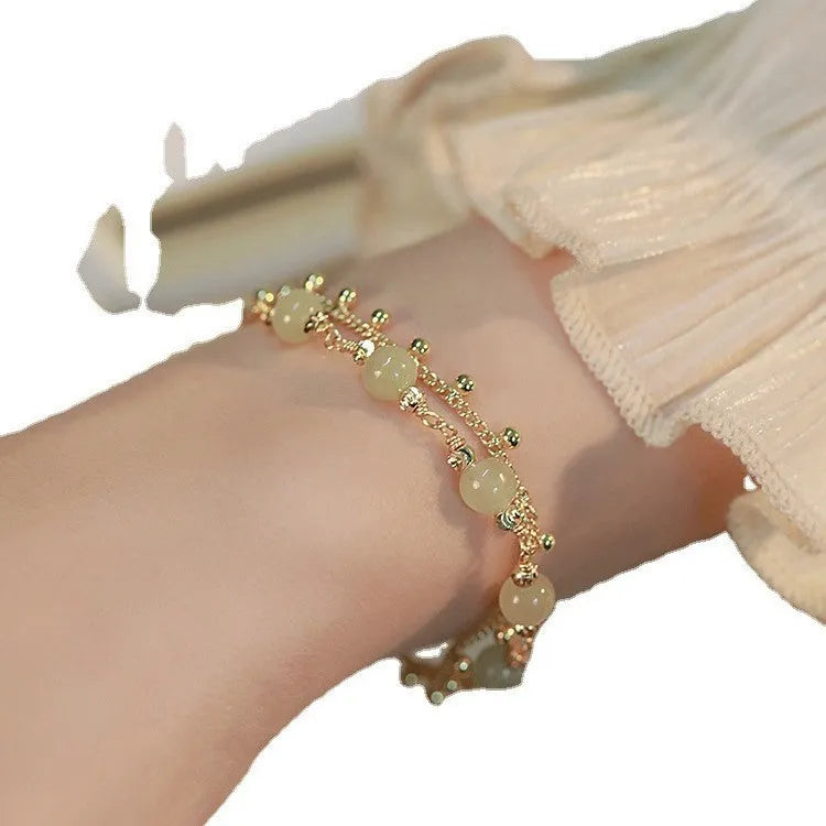 Natural Hetian jade beaded bracelet in classic princess running style for women.