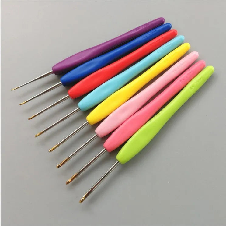 Complete set of 16 crochet hooks with two handle types and a grey PU storage bag.