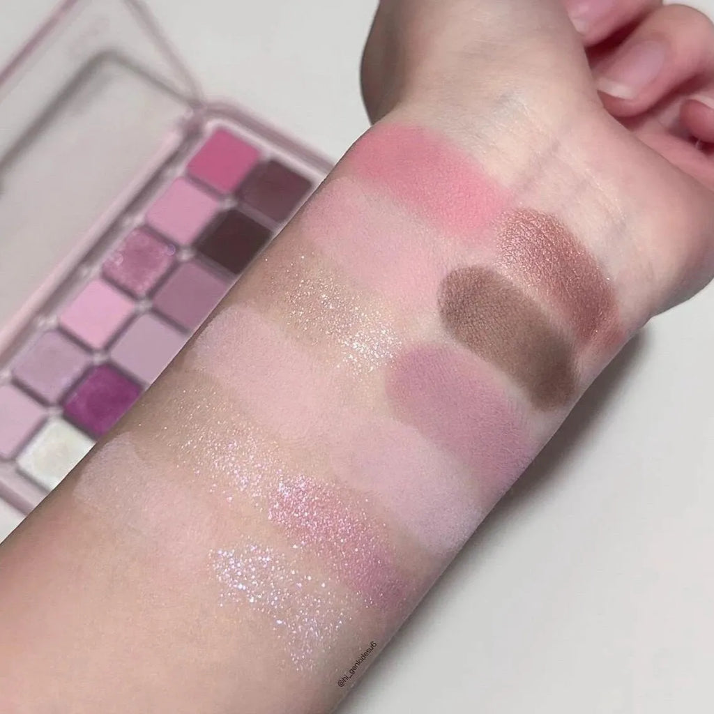 Creative Home 12 colour eye shadow plate showing matte and shimmer eyeshadows in compact palette