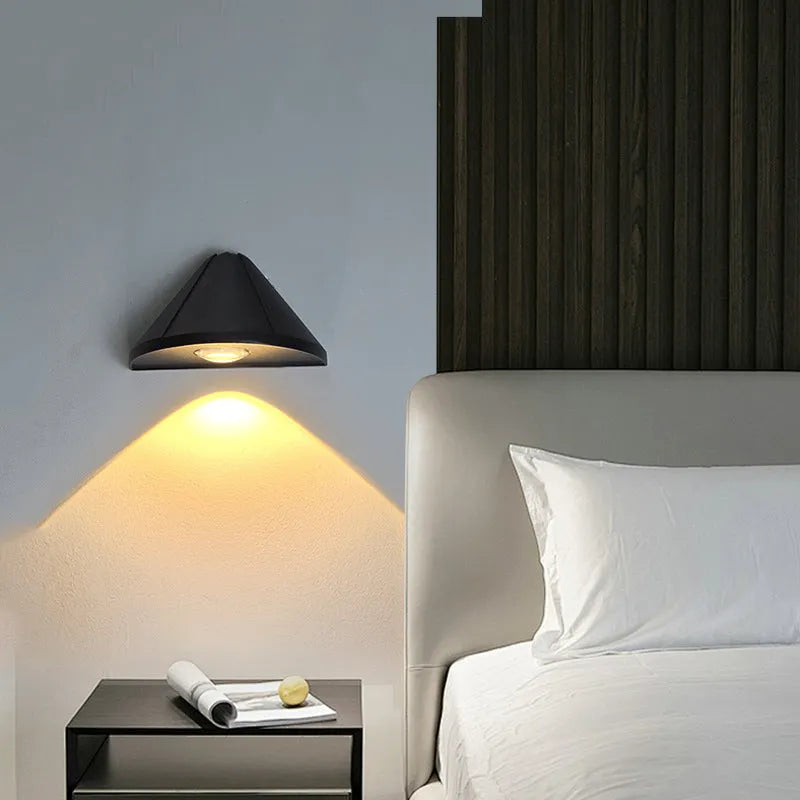 Modern minimalist outdoor waterproof wall lamp, 7W, shown in 9021 black or white for porch and garden wall lighting