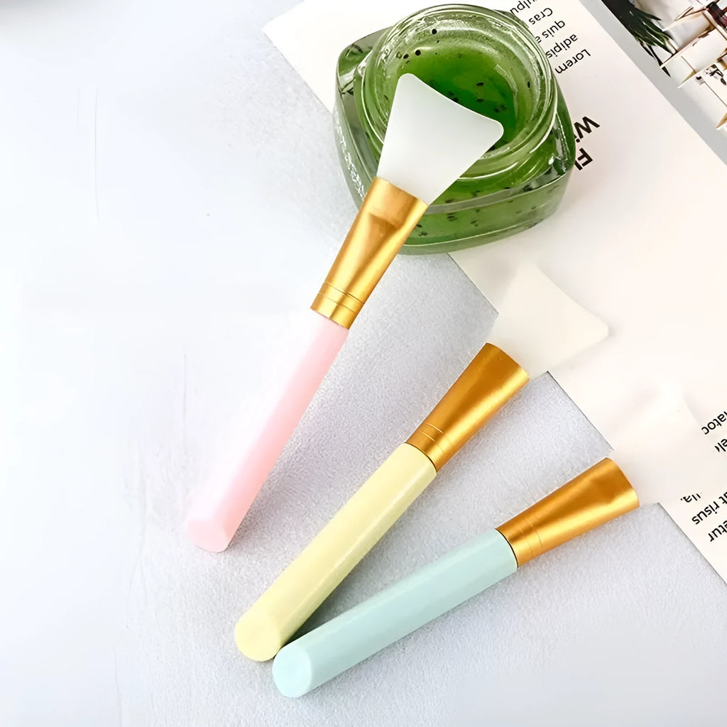 Soft fur facial treatment brush with 13.5cm plastic handle in yellow, pink, white, black or sky blue
