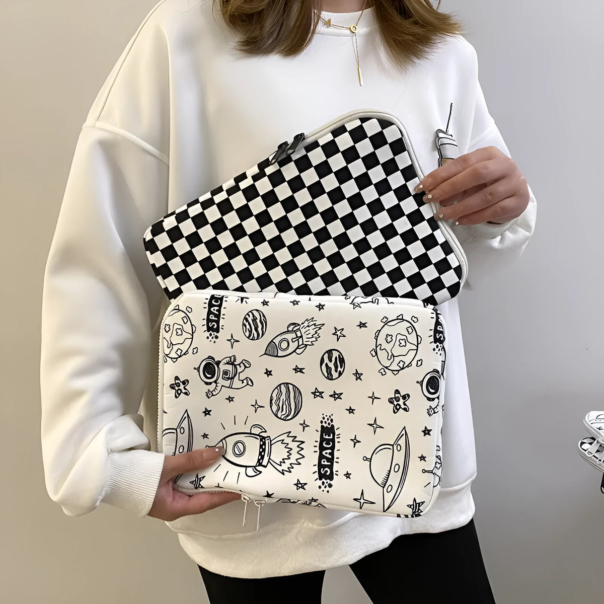 Checkerboard polyester laptop hand file bag in plaid colour, 14 inch size, with hand carry design