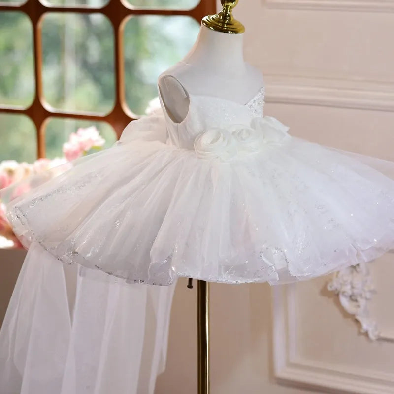White polyester sleeveless princess dress for children's performances, round neck, full length