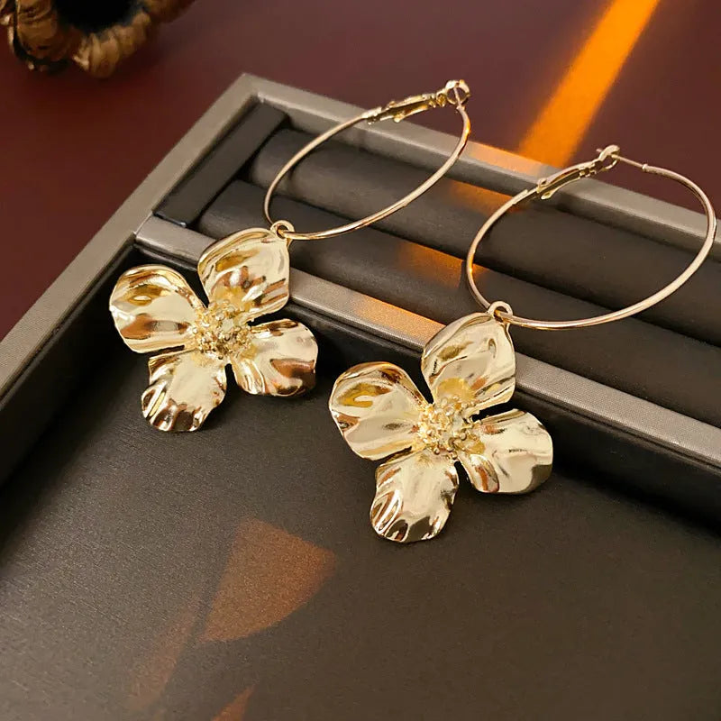 Personalised silver needle metal flower earrings in vintage geometric design, available in gold and silver colours.