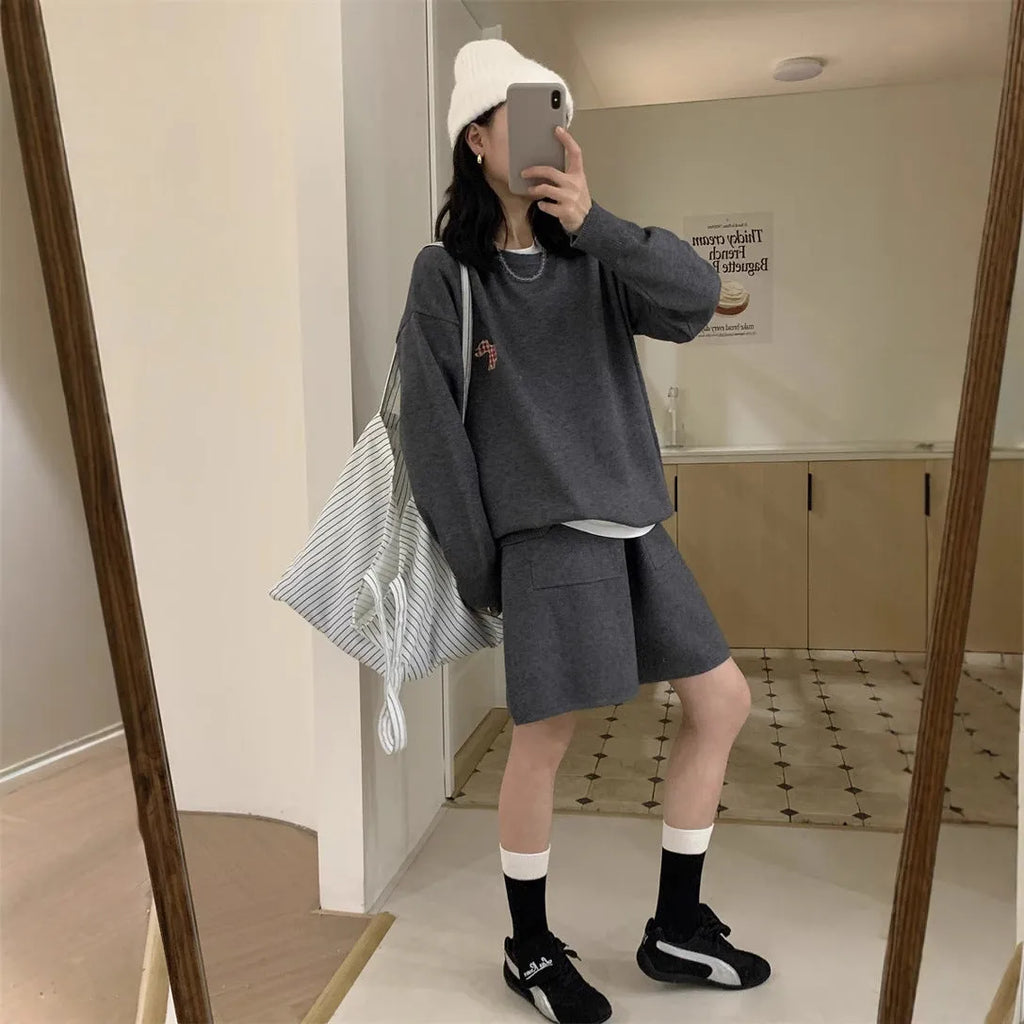 Women's casual knitted sweater and shorts suit with embroidery detailing and animal pattern