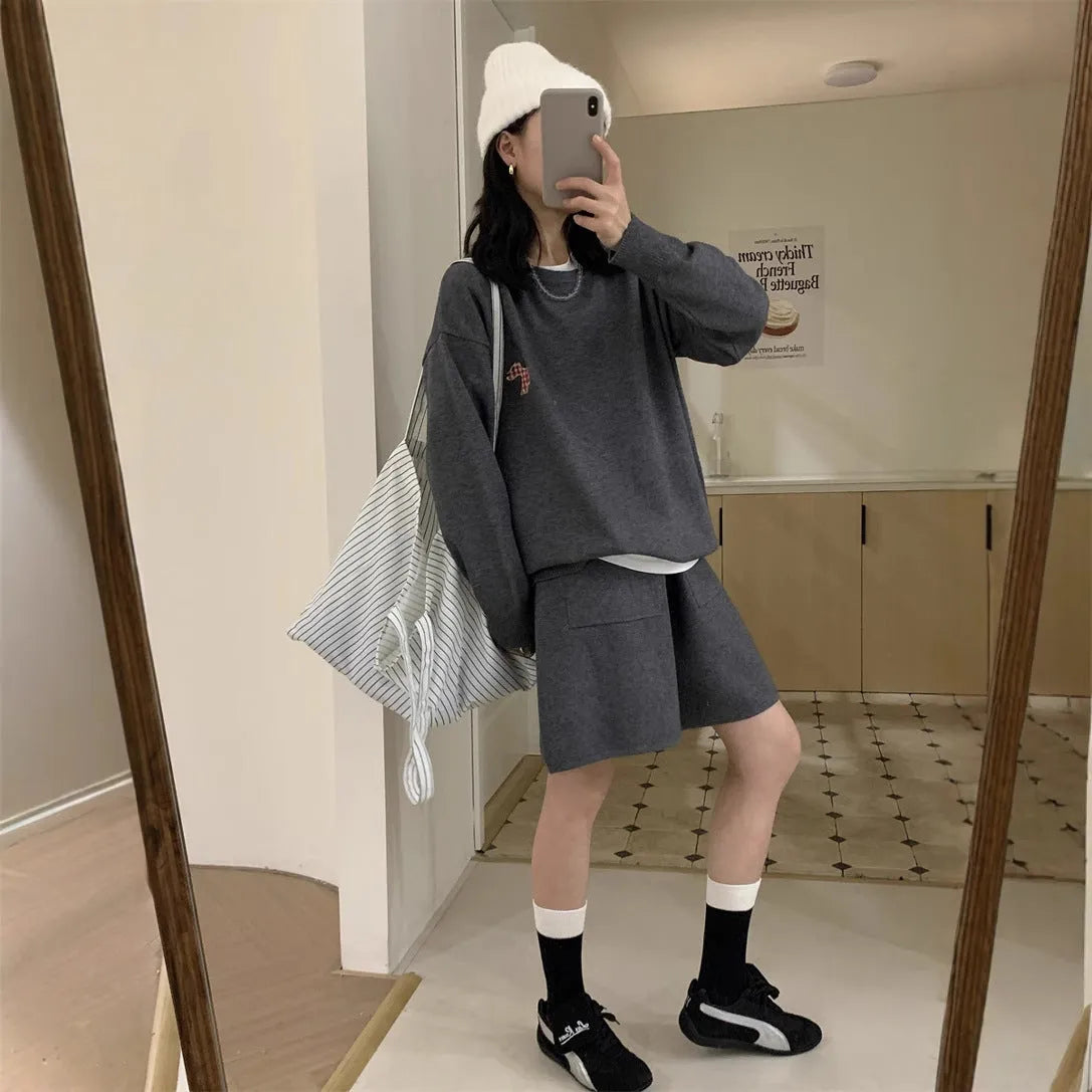 Women's casual knitted sweater and shorts suit with embroidery detailing and animal pattern