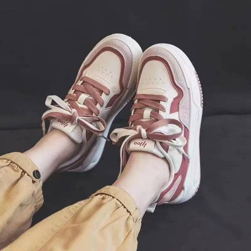 Women's low top sneaker in beige and pink with rubber sole