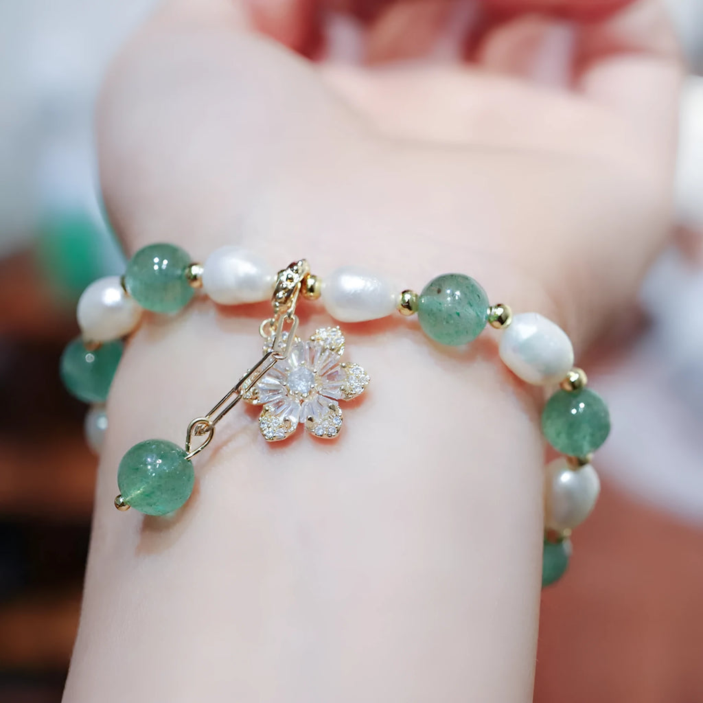 Green strawberry freshwater pearl bracelet with Chinese knot and peace buckle fastening