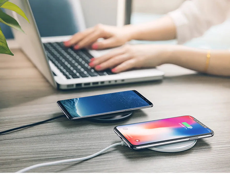 Glass circular wireless charging pad with indicator light for Qi-compatible devices