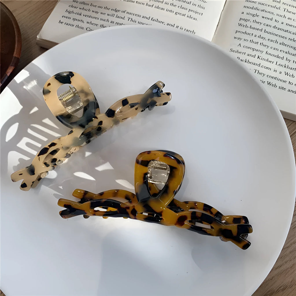 Acetate twist hair clip 11cm in deep leopard print with Japanese sweet style design