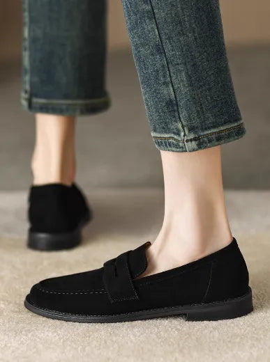 Women's suede leather flat loafers in black or brown, slip-on retro style with low heel under 3cm and top pigskin lining.
