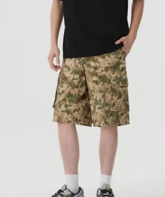 Loose-fit cotton camouflage shorts in retro workwear style on a plain background.