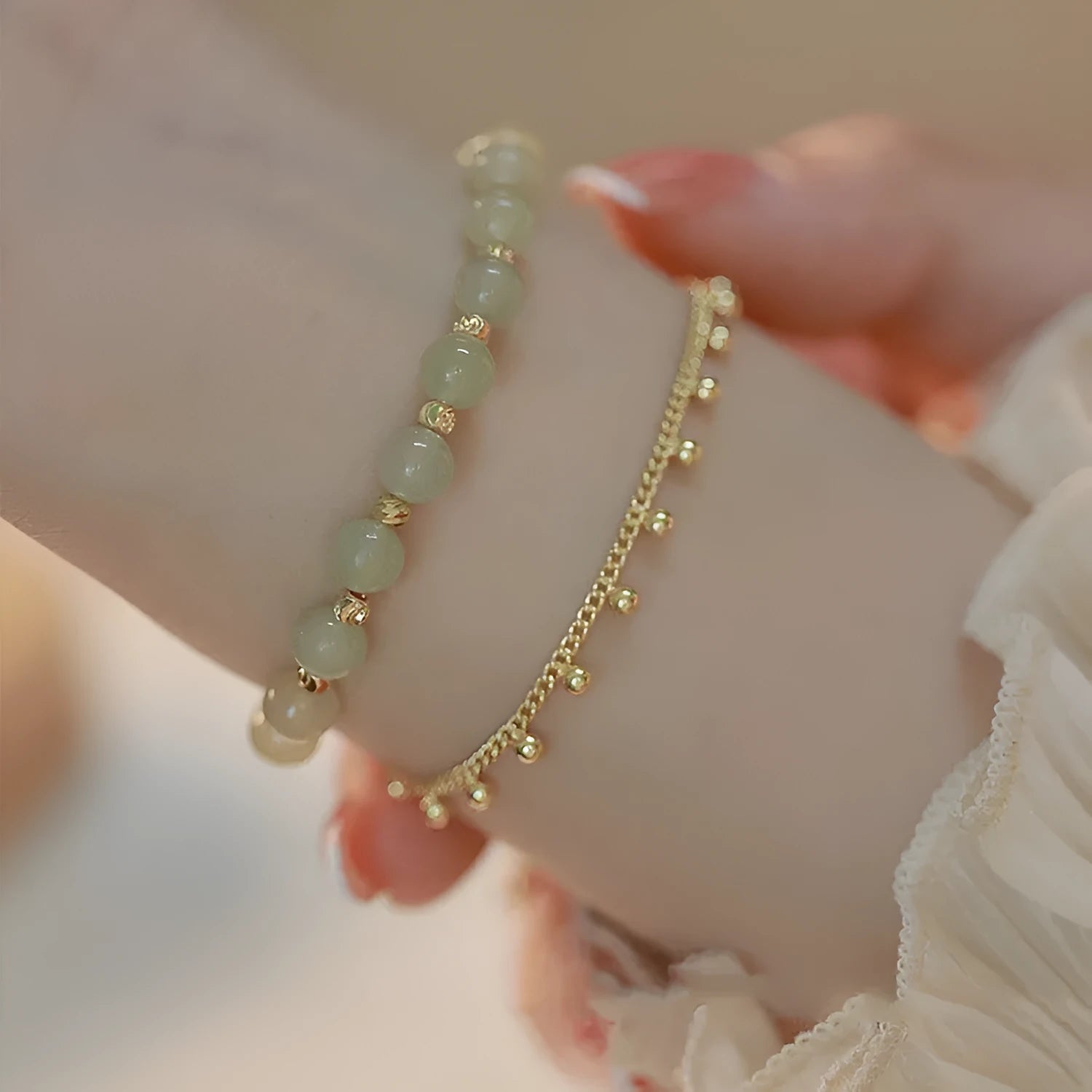 Natural Hetian jade beaded bracelet in classic princess running style for women.
