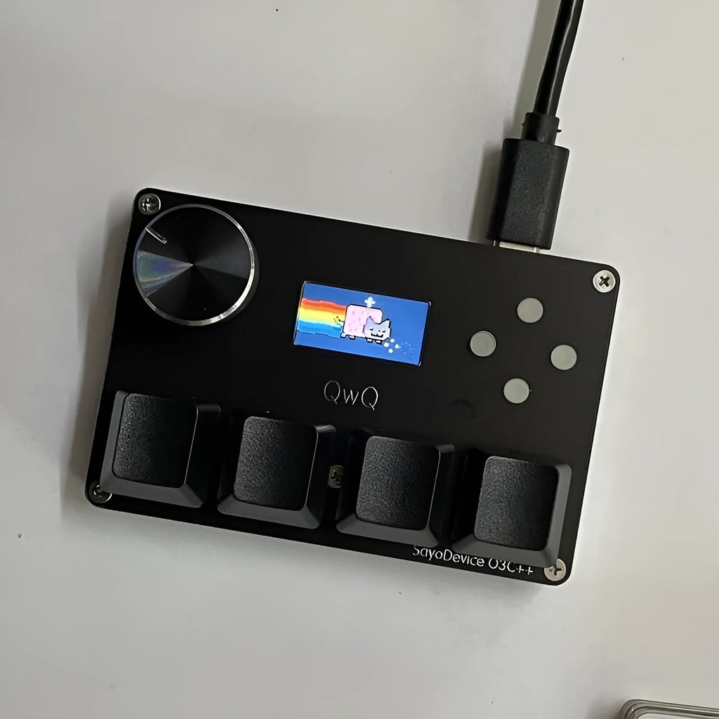 Customisable Hall magnetic axis game keyboard numeric pad with IPS screen, knob, and RGB backlighting.