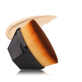 Magic Foundation Brush with dense artificial fibre bristles and round protective case, 6cm total length