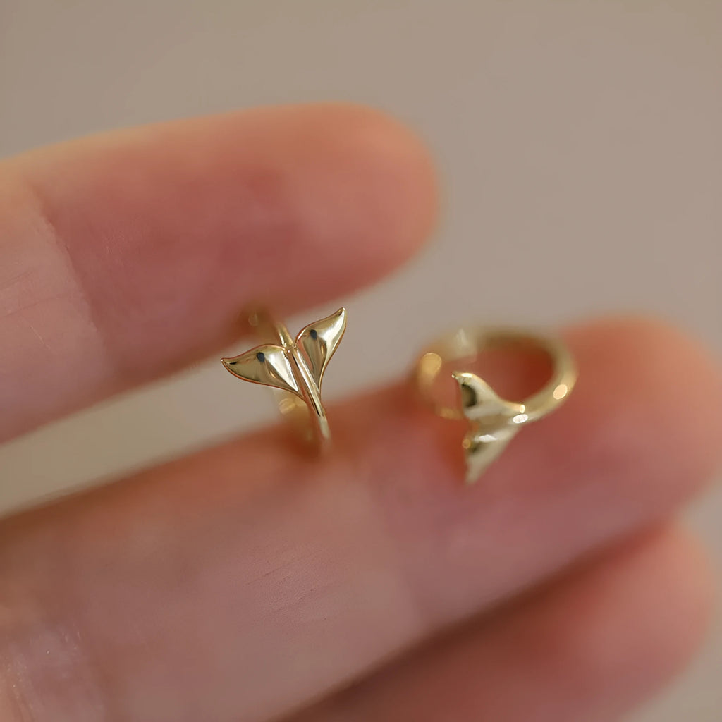 S925 sterling silver fishtail earrings with gold plating in 8-10mm diameter