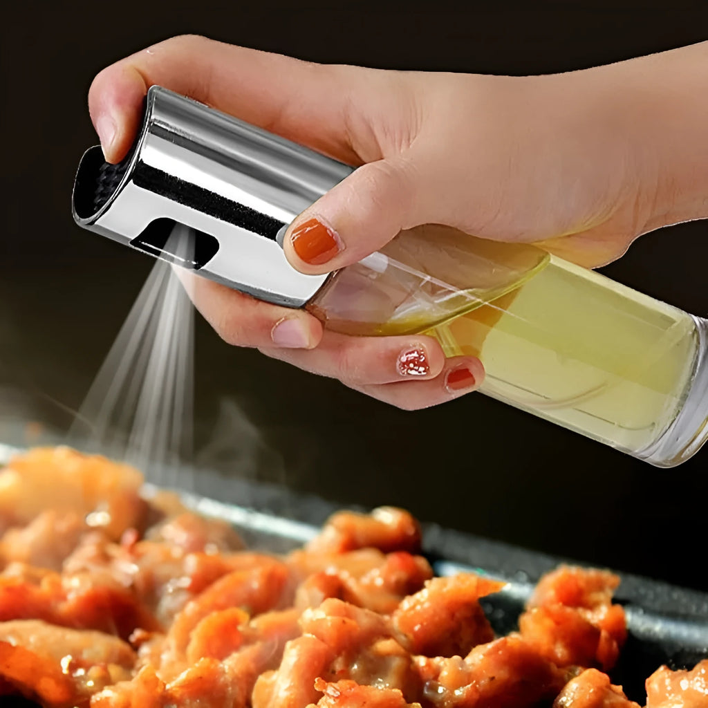 Gold ABS and glass oil and vinegar spray bottle with push-type pump, 17.5cm tall.