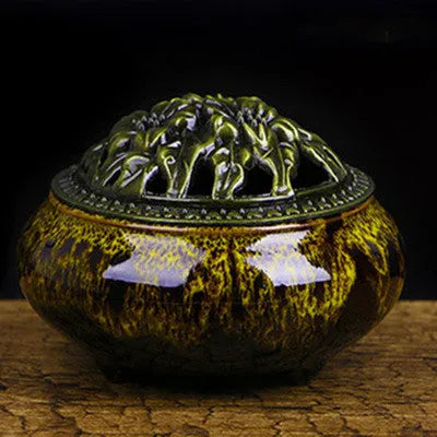 Ceramic incense burner with retro design, approximately 8cm diameter 7cm height