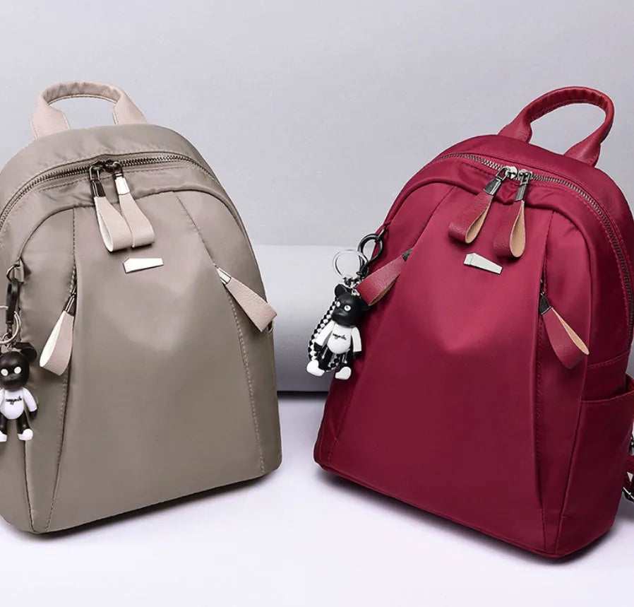 Medium Oxford cloth rucksack in wine red with double straps and internal organisation pockets