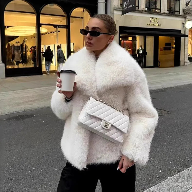 Women's artificial fur coat with large lapel and pockets in high quality white colour, street-fashion style long sleeves