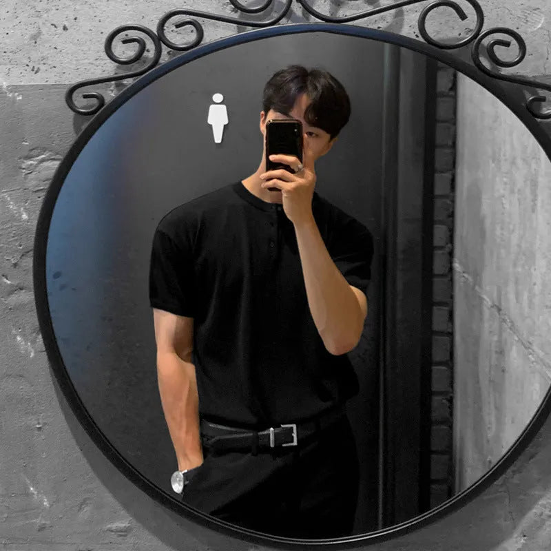 Man wearing a slim-fit black short-sleeved knitted ice silk shirt for casual wear.