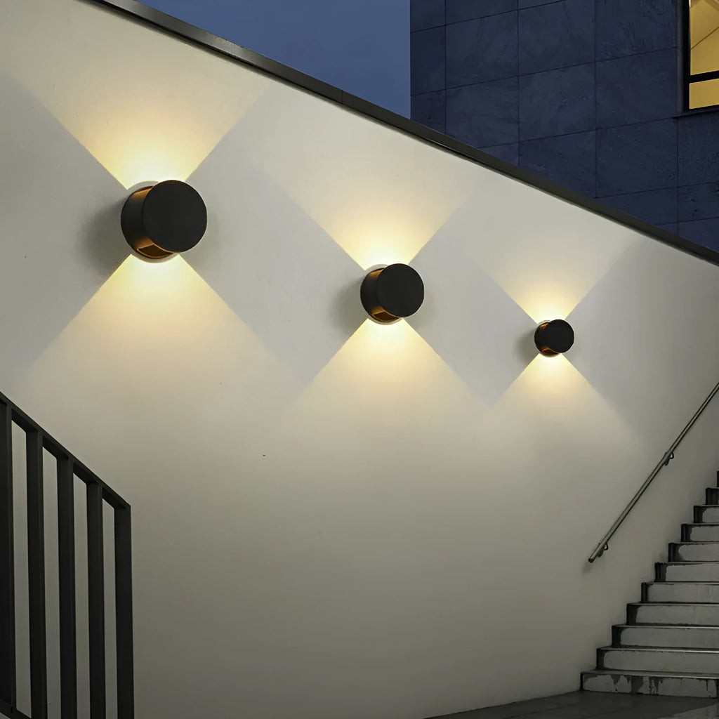 Modern minimalist wall lamp 10W 120x80mm in matte black symmetrical fan design