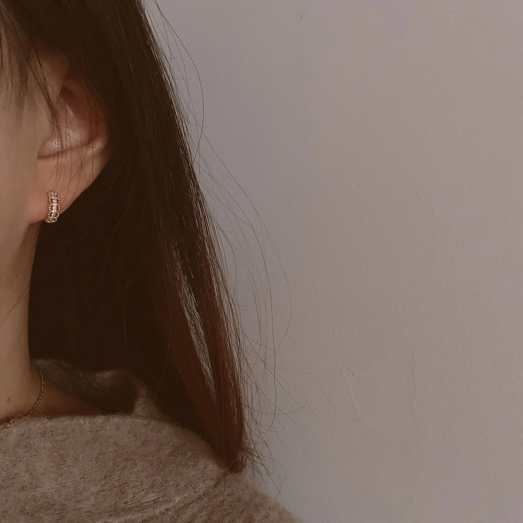 Small lace pattern ear clip bone stud earrings in gold or platinum colour on 925 silver