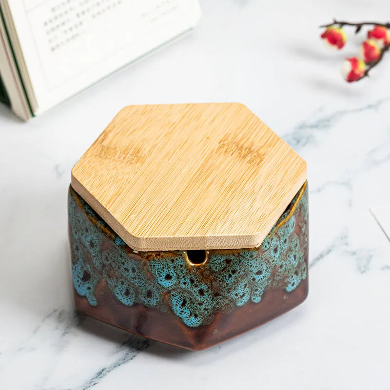 Ceramic ashtray with lid, Nordic style, available in colour A1, for desktop use