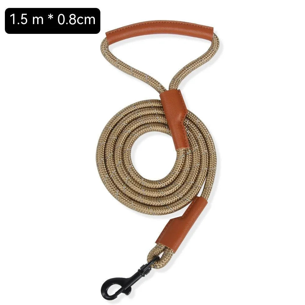 New dog breast strap saddle pet harness in breathable polyester with reflective stripes and hand-holding rope on a solid-colour background