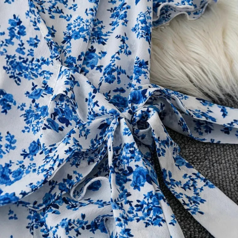 Short-sleeved V-neck A-line flared floral dress with bow at high waist, mid-length polyester dress
