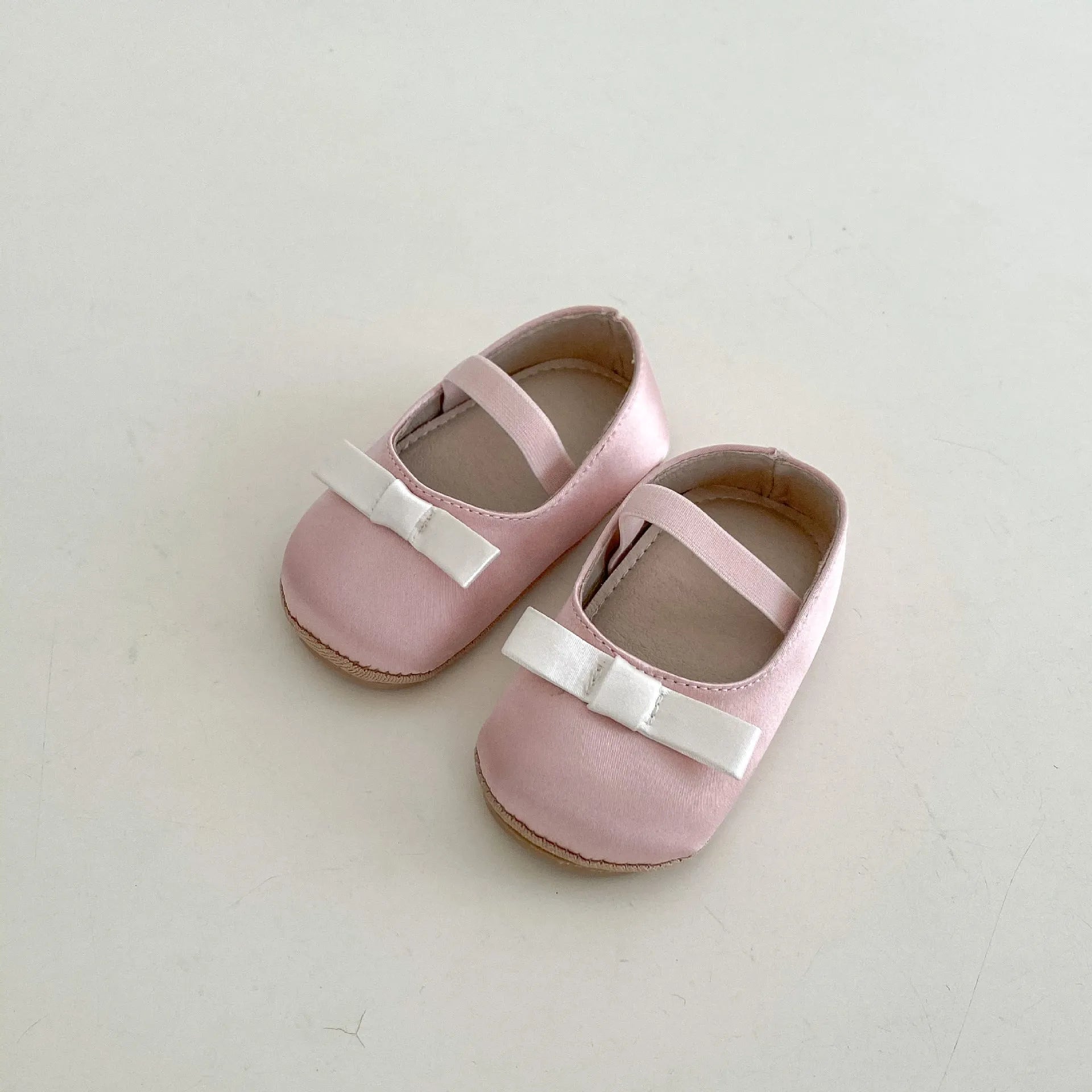 Cute baby butterfly knot shoes in solid colour with bow detail, breathable cloth and rubber sole